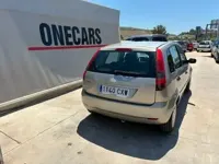 Usado Ford Fiesta Ghia 80 CV (58 kW) 2004 Beige Utilitario