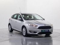 Usado Ford Focus Trend+ 125 CV (91 kW) 2017 Gris / plata Berlina