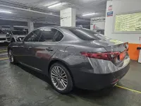 Usado Alfa Romeo Giulia Super 180 CV (132 kW) 2016 Gris / plata Berlina
