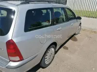 Usado Ford Focus Ghia 115 CV (84 kW) 2003 Gris / plata Familiar