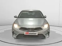 Usado Kia Ceed 101 CV (74 kW) 2023 Gris / plata Utilitario