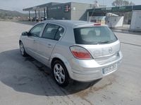 Usado Opel Astra Cosmo 100 CV (73 kW) 2006 Gris / plata Berlina