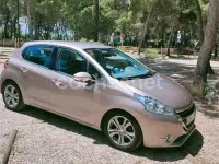 Usado Peugeot 208 Allure 120 CV (88 kW) 2013 Beige Utilitario