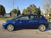Usado Toyota Auris Hybrid Active 136 CV (100 kW) 2016 Azul Berlina