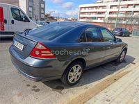 Usado Ford Mondeo Ghia 155 CV (114 kW) 2005 Gris / plata Berlina