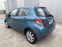 Usado Toyota Yaris Active 90 CV (66 kW) 2012 Verde Utilitario