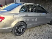 Usado Mercedes C220 Avantgarde 150 CV (110 kW) 2007 Gris / plata Berlina