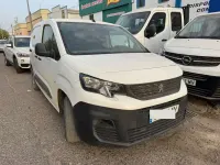 Usado Peugeot Partner Premium 102 CV (75 kW) 2021 Blanco Monovolumen