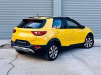 Usado Kia Stonic 84 CV (61 kW) 2021 Amarillo SUV