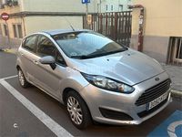 Usado Ford Fiesta Trend 82 CV (60 kW) 2013 Gris / plata Berlina