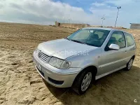 Usado VW Polo Trendline 60 CV (44 kW) 2001 Gris / plata Utilitario