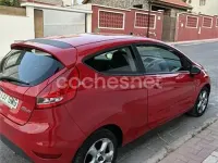 Usado Ford Fiesta Trend 82 CV (60 kW) 2009 Rojo Berlina