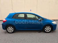 Usado Toyota Auris Active 90 CV (66 kW) 2012 Azul Berlina