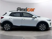 Usado Kia Stonic 84 CV (61 kW) 2023 Blanco SUV