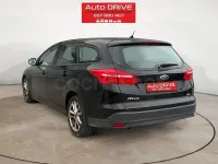 Usado Ford Focus Trend 125 CV (91 kW) 2017 Negro Familiar