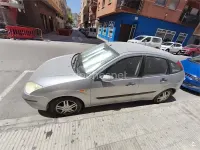 Usado Ford Focus Trend 100 CV (73 kW) 2003 Blanco Berlina