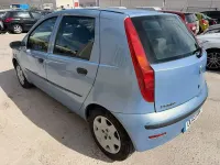 Usado Fiat Punto Classica 70 CV (51 kW) 2006 Gris / plata Utilitario