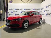 Usado Seat Leon Style 110 CV (80 kW) 2022 Granate Familiar