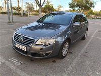 Usado VW Passat Highline 140 CV (102 kW) 2005 Gris / plata Familiar
