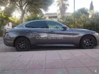 Usado Alfa Romeo Giulia Executive 150 CV (110 kW) 2018 Gris / plata Berlina