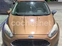 Usado Ford Fiesta Trend 82 CV (60 kW) 2013 Naranja Berlina