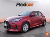 Usado Toyota Yaris Hybrid Active 116 CV (85 kW) 2023 Rojo Berlina