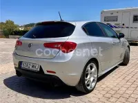 Usado Alfa Romeo Giulietta Distinctive 140 CV (102 kW) 2011 Gris / plata Utilitario
