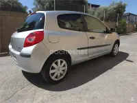 Usado Renault Clio II 75 CV (55 kW) 2007 Gris / plata Berlina