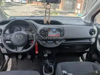 Usado Toyota Yaris Active 111 CV (81 kW) 2018 Rojo Berlina