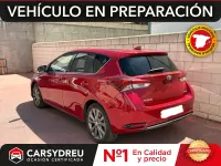 Usado Toyota Auris 136 CV (100 kW) 2016 Rojo Berlina