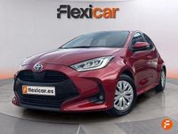 Usado Toyota Yaris Hybrid Active 116 CV (85 kW) 2023 Rojo Berlina