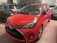 Usado Toyota Yaris Hybrid Active 100 CV (73 kW) 2015 Rojo Berlina
