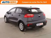 Usado Kia Rio 84 CV (61 kW) 2016 Gris Utilitario
