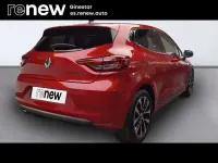 Usado Renault Clio Techno 101 CV (74 kW) 2023 Rojo Utilitario