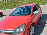 Usado Opel Astra Cosmo 120 CV (88 kW) 2005 Granate Berlina