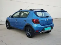 Usado Dacia Sandero 90 CV (66 kW) 2018 Azul Berlina