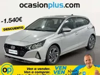 Usado Hyundai i20 101 CV (74 kW) 2022 Plateado Utilitario