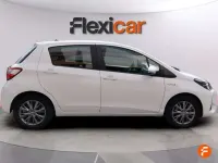 Usado Toyota Yaris Hybrid Active 101 CV (74 kW) 2020 Blanco Van
