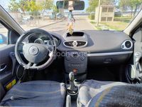 Usado Renault Clio II Dynamique 85 CV (62 kW) 2006 Azul Berlina