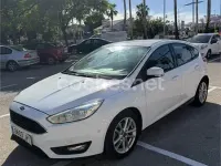 Usado Ford Focus Trend 125 CV (91 kW) 2016 Blanco Berlina