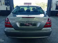 Usado Mercedes E270 Avantgarde 177 CV (130 kW) 2005 Marrón Berlina