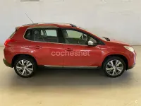 Usado Peugeot 2008 Allure 120 CV (88 kW) 2015 Naranja SUV