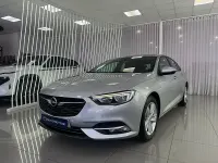 Usado Opel Insignia Selective 136 CV (100 kW) 2019 Gris / plata Berlina