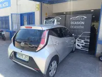 Usado Toyota Aygo X-play 69 CV (50 kW) 2017 Gris / plata Utilitario