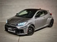 Usado Toyota Yaris 276 CV (202 kW) 2024 Gris / plata Utilitario