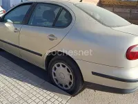Usado Seat Toledo Stella 105 CV (77 kW) 2004 Beige Berlina