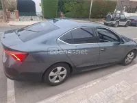 Usado Skoda Octavia Ambition 150 CV (110 kW) 2021 Gris / plata Berlina