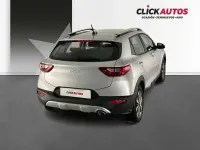 Usado Kia Stonic 79 CV (58 kW) 2024 Plateado SUV