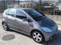 Usado Mercedes A180 Exclusive 109 CV (80 kW) 2010 Gris / plata Monovolumen