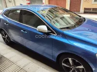 Usado Volvo V40 R-Design Momentum 120 CV (88 kW) 2016 Azul Berlina